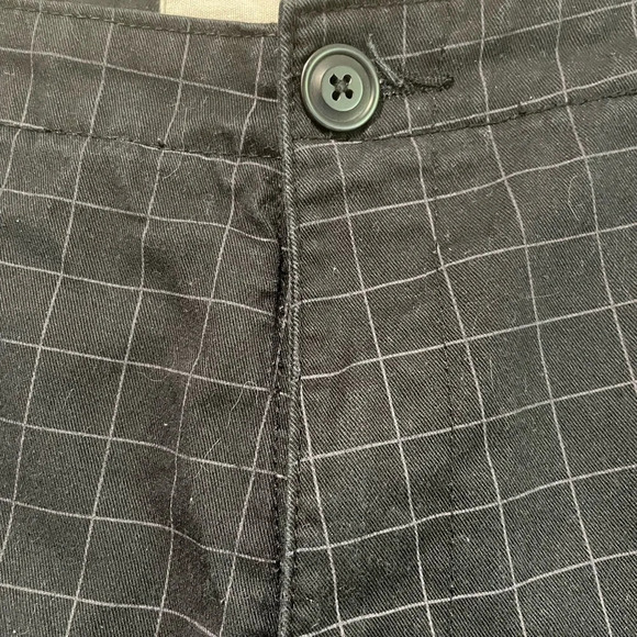 Urban Basics Black & White Grid Pattern Classic Flat  Front Shorts - 32 - Picture 4 of 8